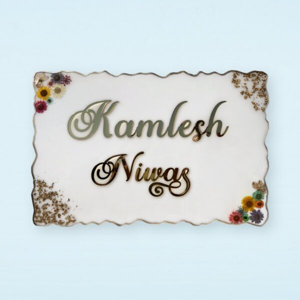 Stylish Resin Coating White Nameplate with Pressed Flowers and Flakes