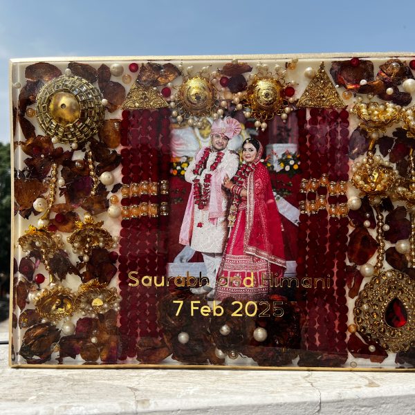 Beautiful Wedding Garland Preserve in Resin Art (1)