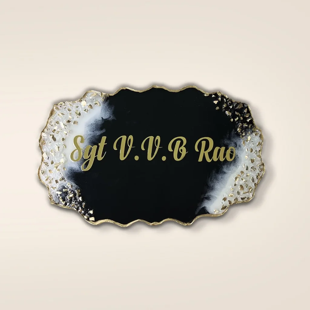 Professional Black and White Oval Resin Coating Nameplate
